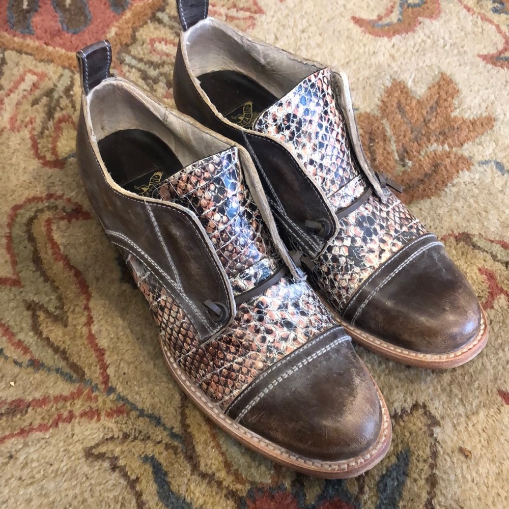 Freebird by Steven Mabel size 9 “taupe” snakeskin/leather loafer